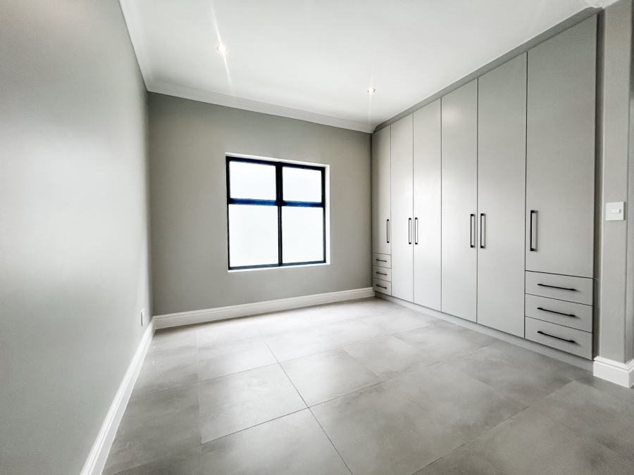 To Let 3 Bedroom Property for Rent in Sandown Western Cape